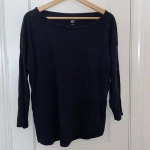 Black 3/4 sleeve shirt.